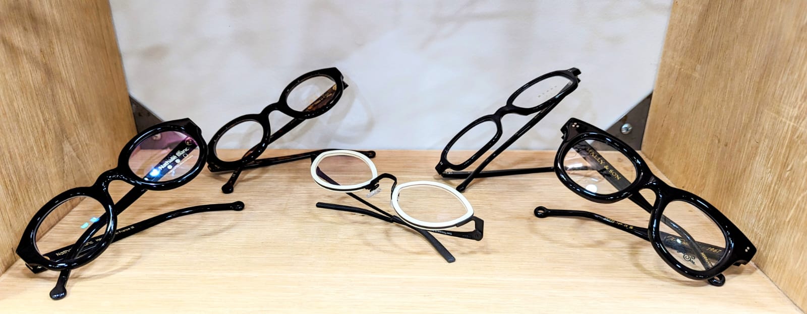 photo bloc couleur noir doré